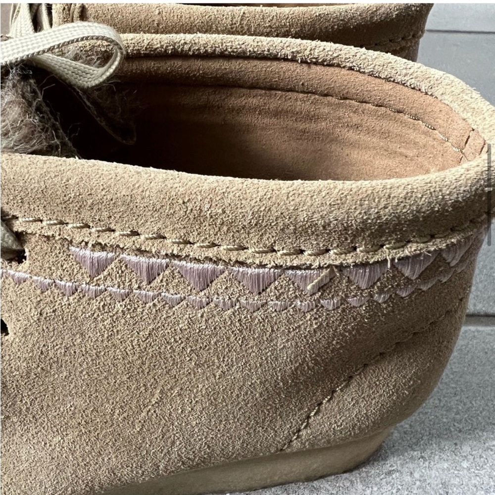 Clarks Wallabee Ankle Boot Women's
SZ 10 M Tan NEW $170 Fur Accent Suede Lace Up - Picture 5 of 10